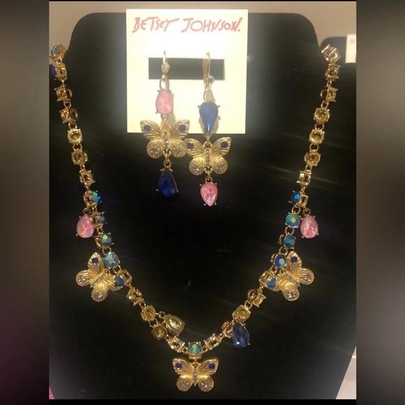 BETSEY JOHNSON ‘Buggin Out’ Butterfly Charm Necklace &. Matching Earrings NWT - Picture 2 of 13